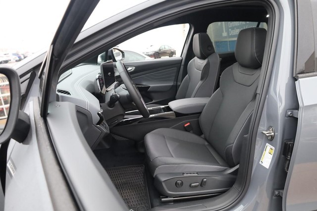 Volkswagen ID.4 Vehicle Image 08