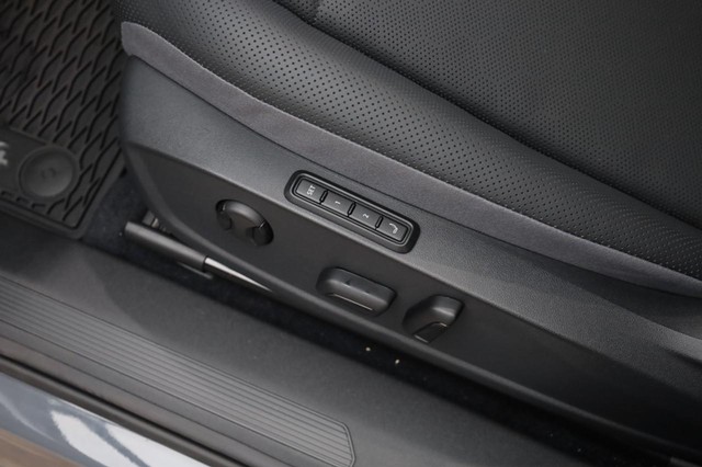 Volkswagen ID.4 Vehicle Image 11