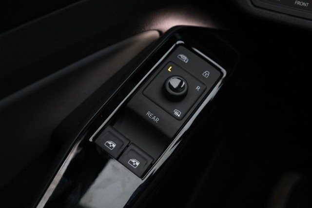 Volkswagen ID.4 Vehicle Image 19