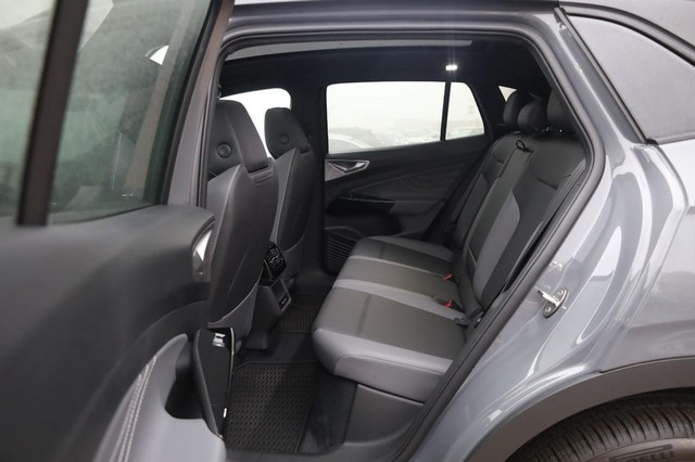 Volkswagen ID.4 Vehicle Image 21