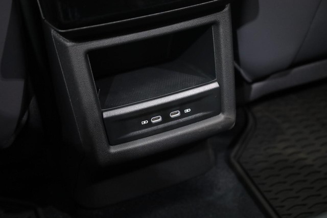 Volkswagen ID.4 Vehicle Image 22