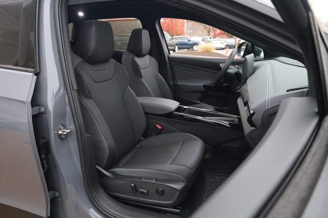 Volkswagen ID.4 Vehicle Image 25