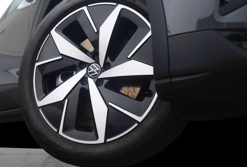 Volkswagen ID.4 Vehicle Image 03