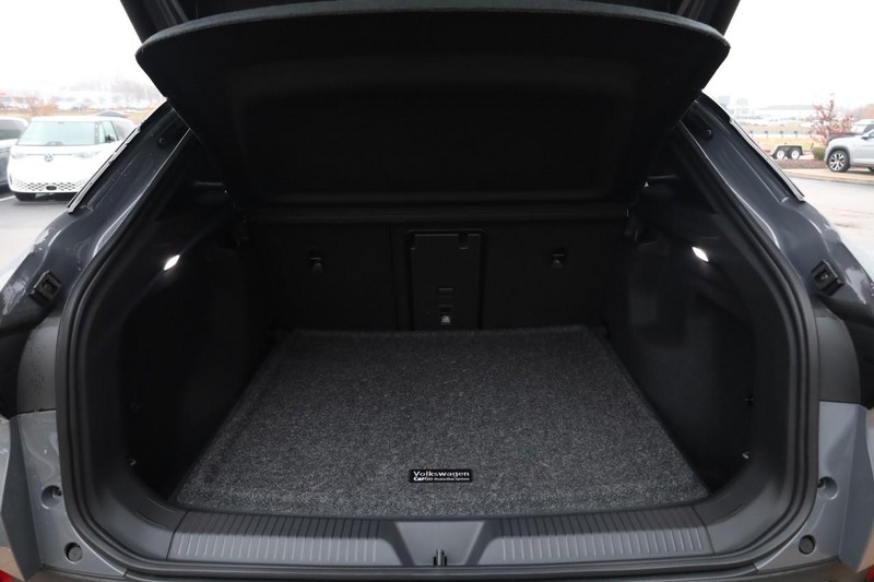 Volkswagen ID.4 Vehicle Image 07