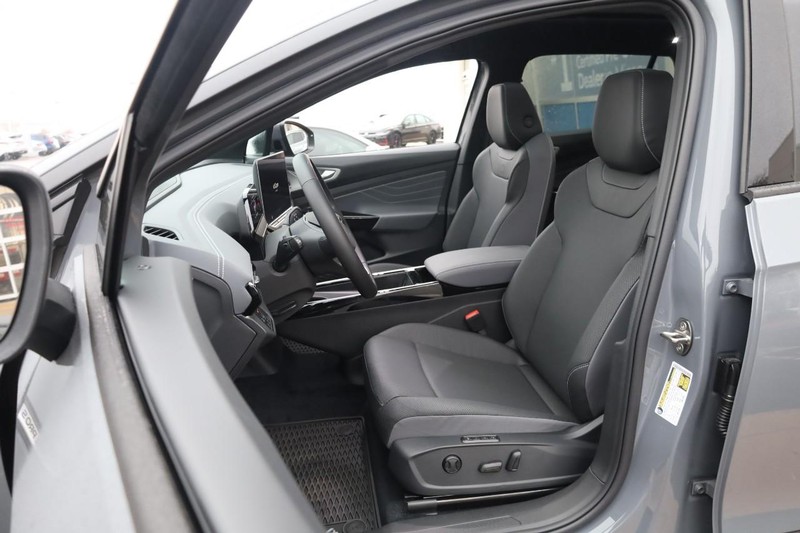 Volkswagen ID.4 Vehicle Image 08