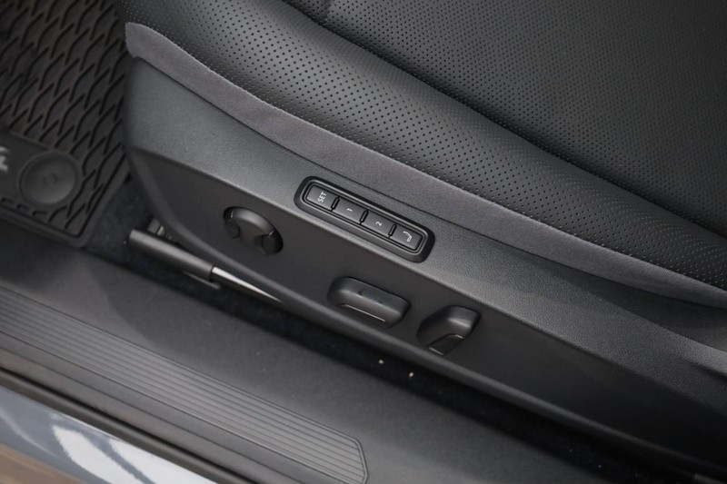 Volkswagen ID.4 Vehicle Image 11