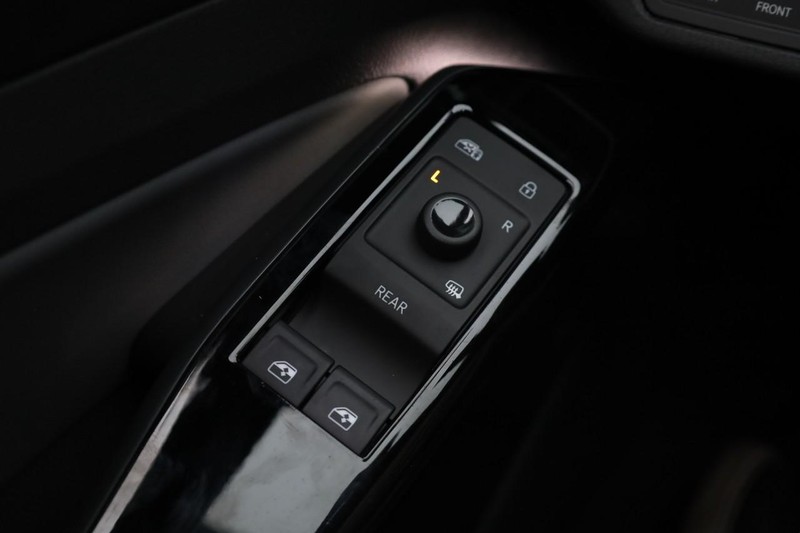 Volkswagen ID.4 Vehicle Image 19