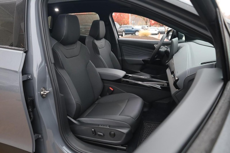 Volkswagen ID.4 Vehicle Image 25