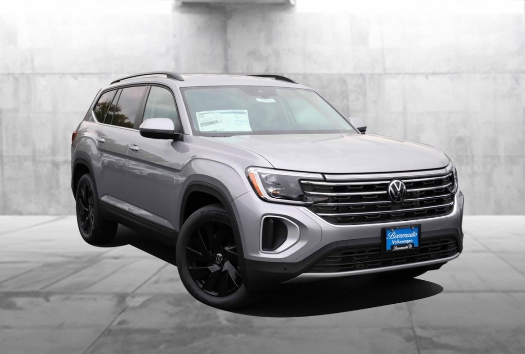 Volkswagen Atlas Vehicle Full-screen Gallery Image 2