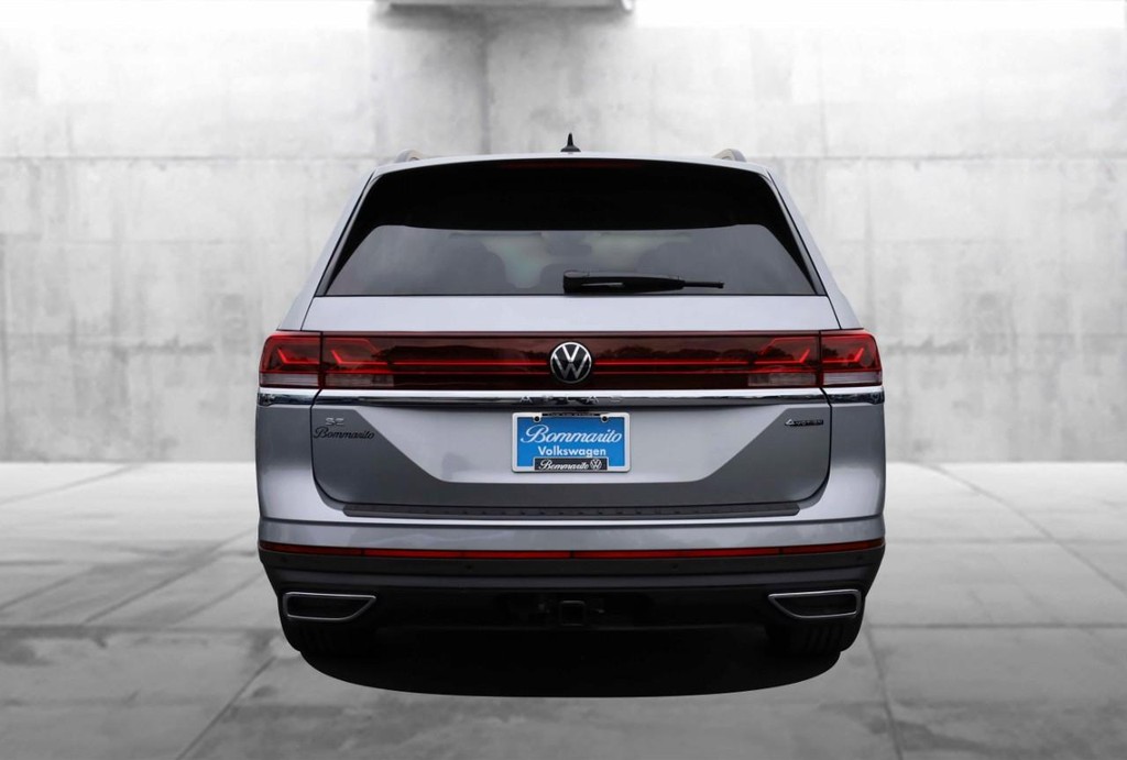 Volkswagen Atlas Vehicle Full-screen Gallery Image 6