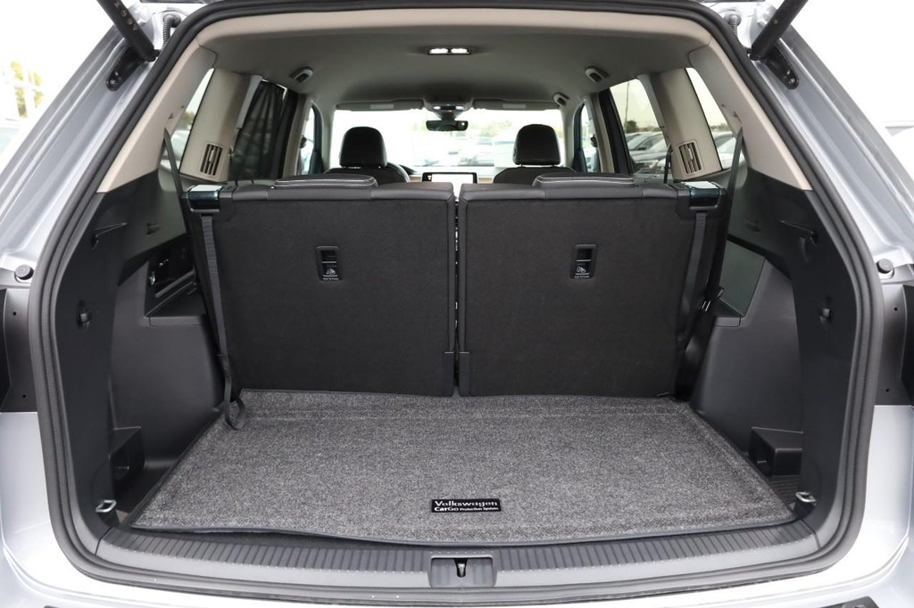 Volkswagen Atlas Vehicle Full-screen Gallery Image 7