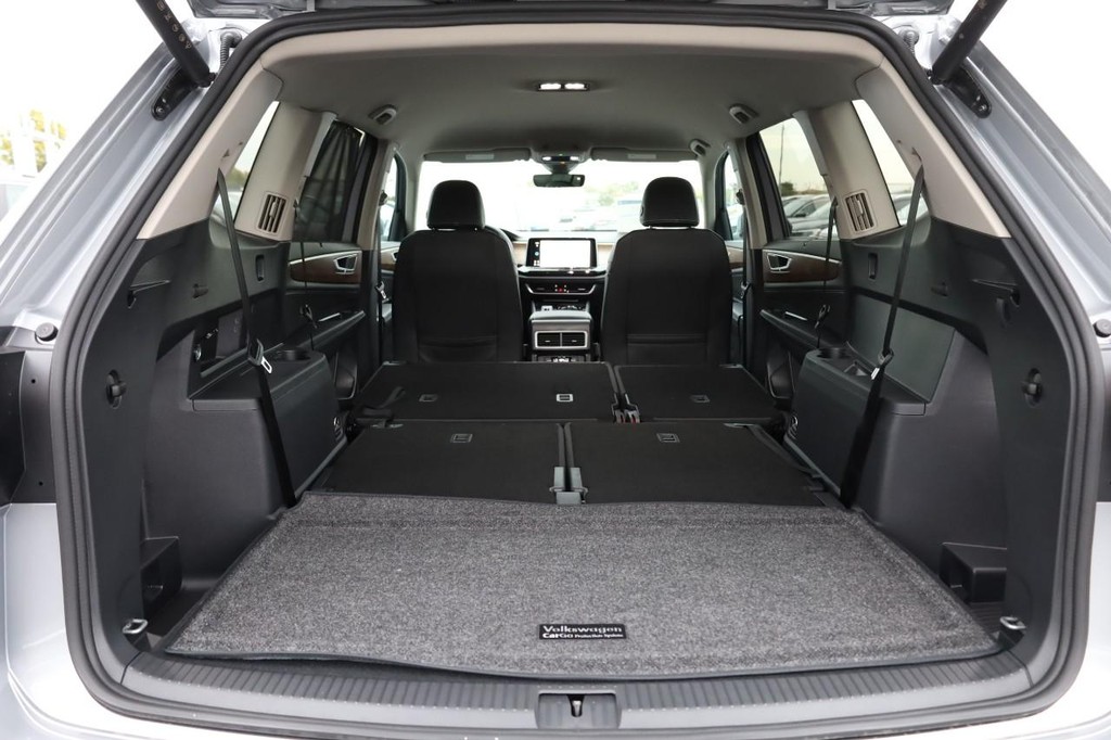 Volkswagen Atlas Vehicle Full-screen Gallery Image 9