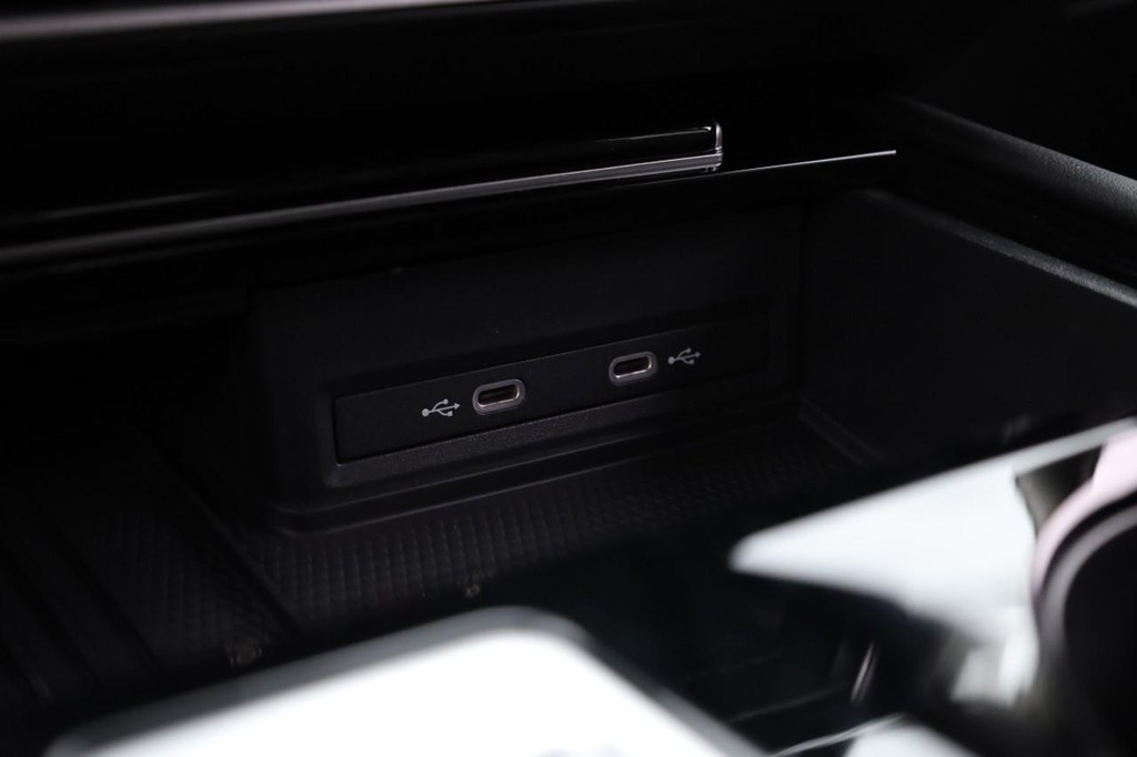 Volkswagen Atlas Vehicle Full-screen Gallery Image 16