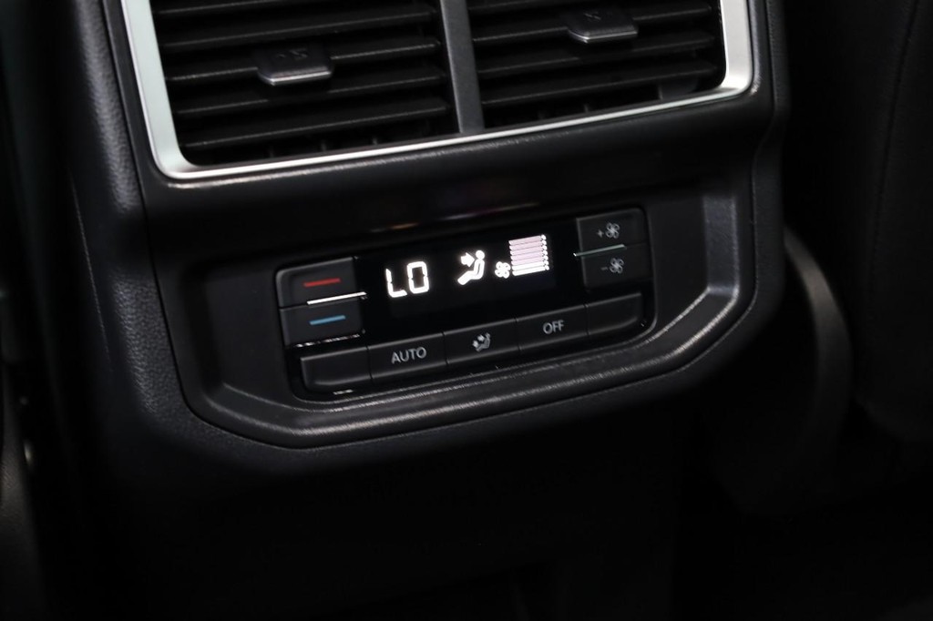 Volkswagen Atlas Vehicle Full-screen Gallery Image 23