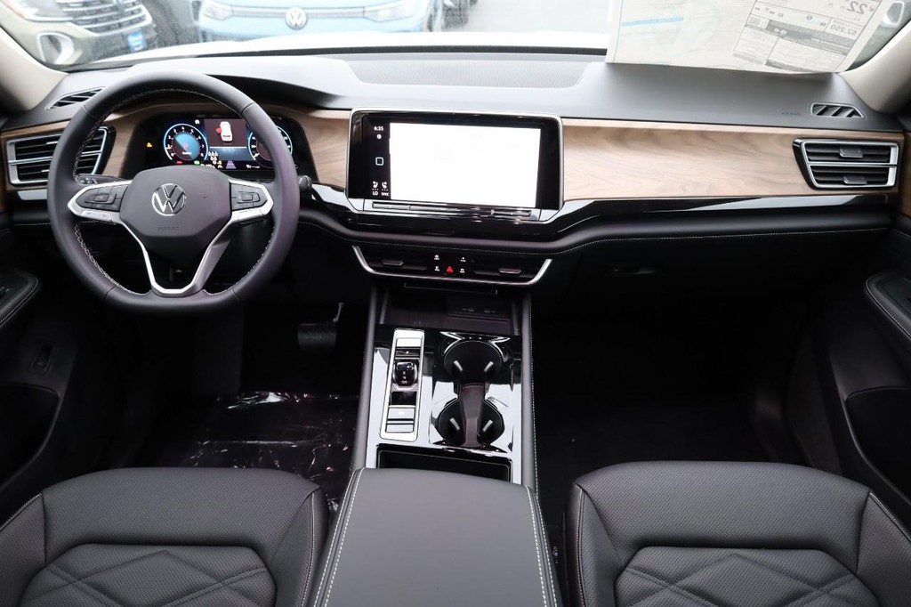 Volkswagen Atlas Vehicle Full-screen Gallery Image 24