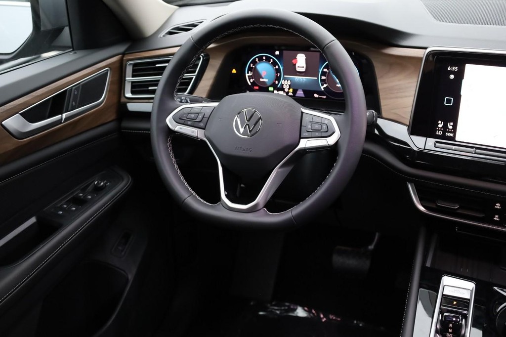Volkswagen Atlas Vehicle Full-screen Gallery Image 25