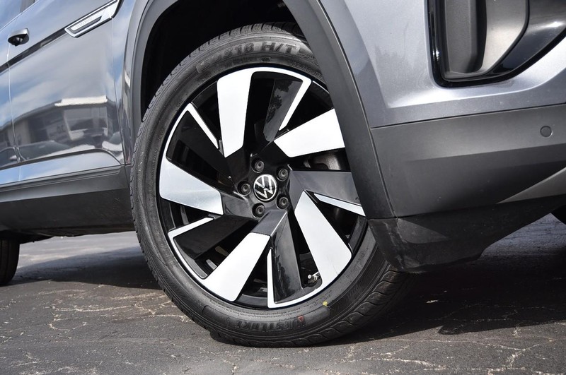 Volkswagen Atlas Cross Sport Vehicle Image 03