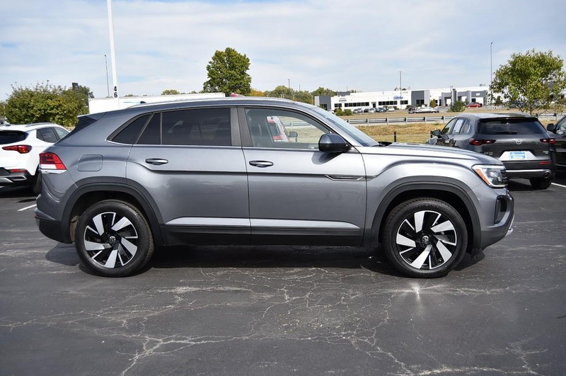 Volkswagen Atlas Cross Sport Vehicle Image 05