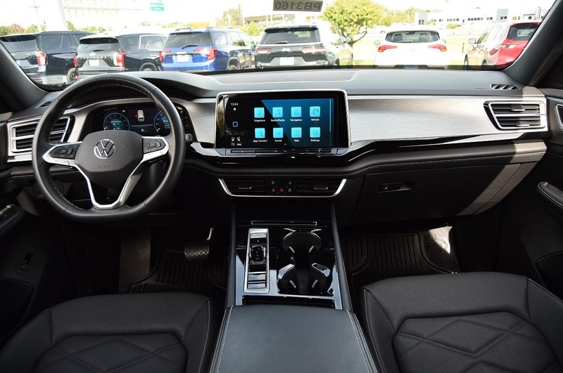 Volkswagen Atlas Cross Sport Vehicle Image 07