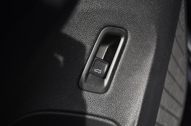Volkswagen Atlas Cross Sport Vehicle Image 09