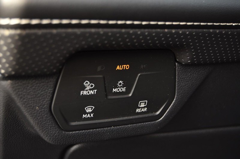 Volkswagen Atlas Cross Sport Vehicle Image 11