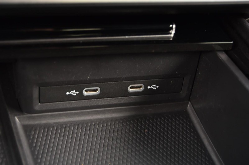 Volkswagen Atlas Cross Sport Vehicle Image 16