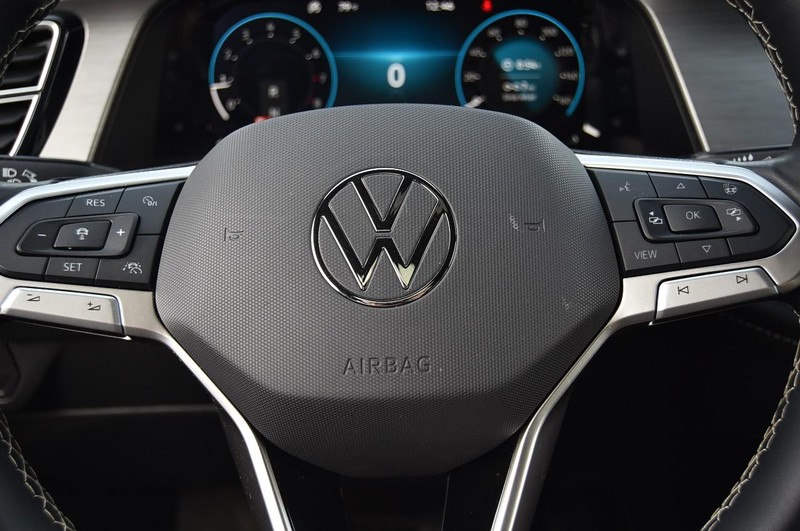 Volkswagen Atlas Cross Sport Vehicle Image 18