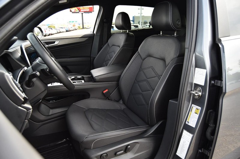 Volkswagen Atlas Cross Sport Vehicle Image 19
