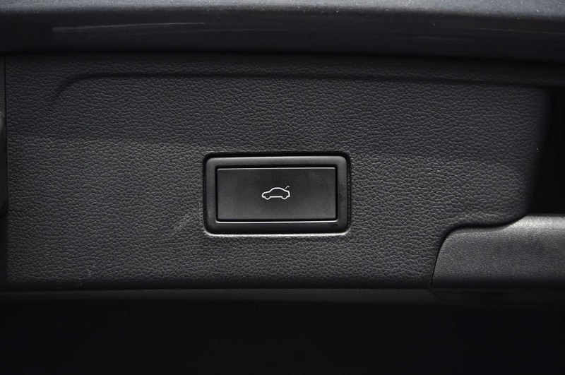 Volkswagen Atlas Cross Sport Vehicle Image 25