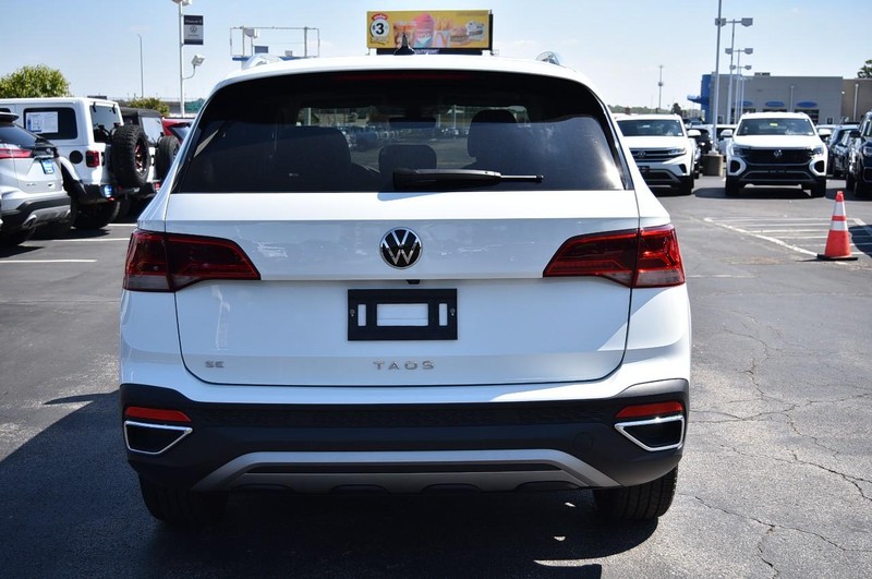 Volkswagen Taos Vehicle Image 06
