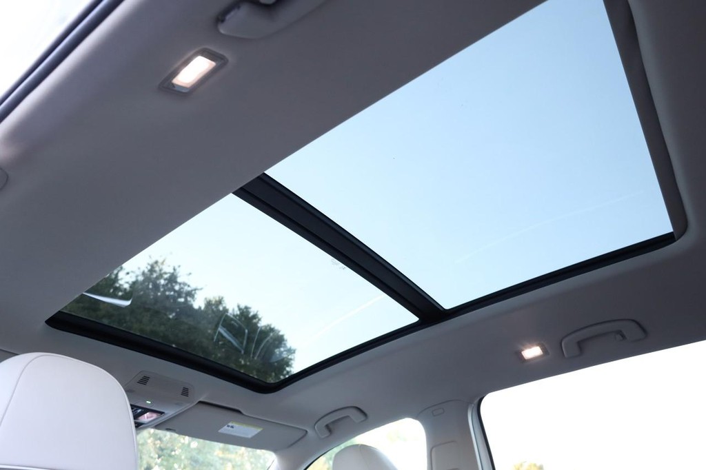 Volkswagen Atlas Vehicle Full-screen Gallery Image 13