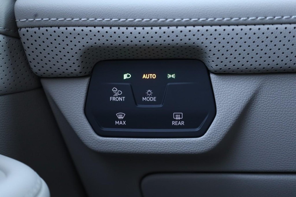 Volkswagen Atlas Vehicle Full-screen Gallery Image 24