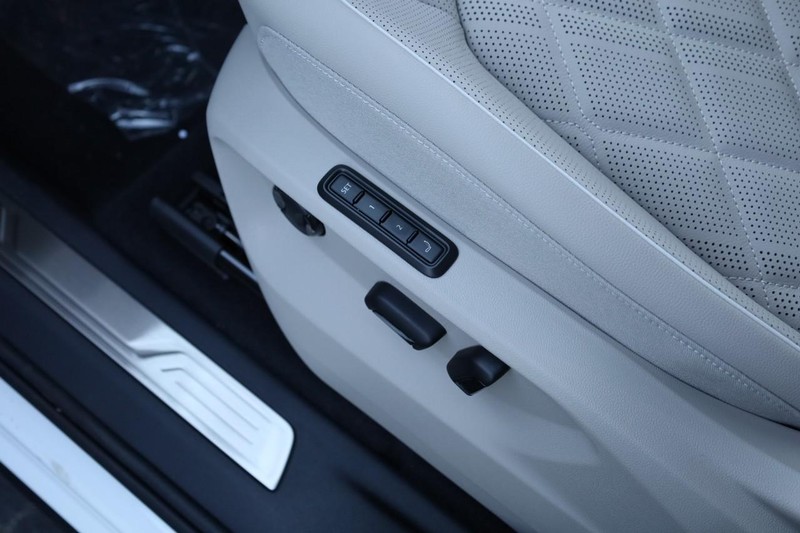 Volkswagen Atlas Vehicle Image 11