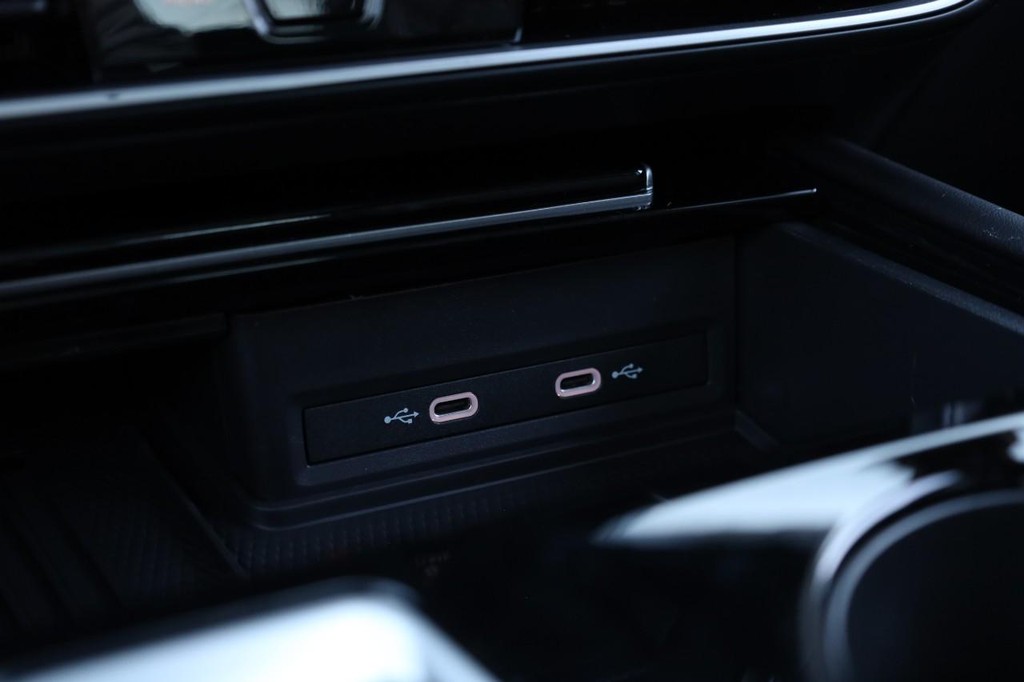 Volkswagen Atlas Vehicle Full-screen Gallery Image 17