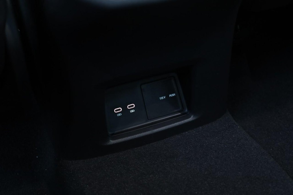 Volkswagen Atlas Vehicle Full-screen Gallery Image 25