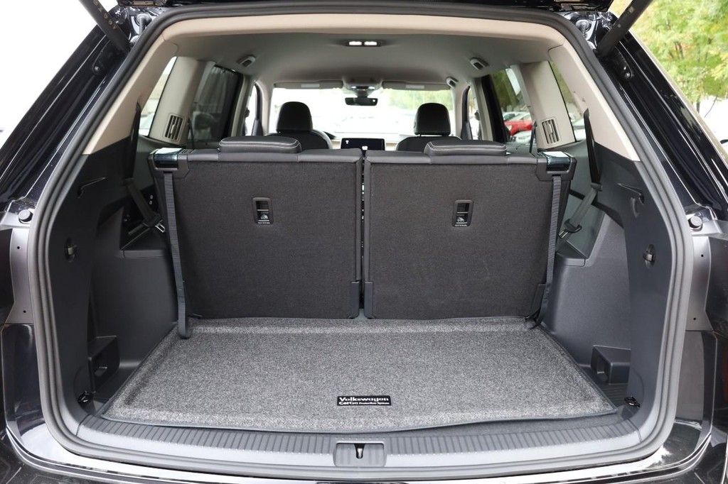 Volkswagen Atlas Vehicle Full-screen Gallery Image 7