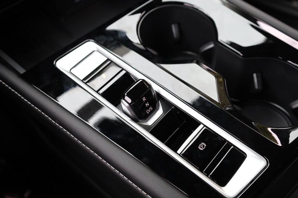 Volkswagen Atlas Vehicle Full-screen Gallery Image 17