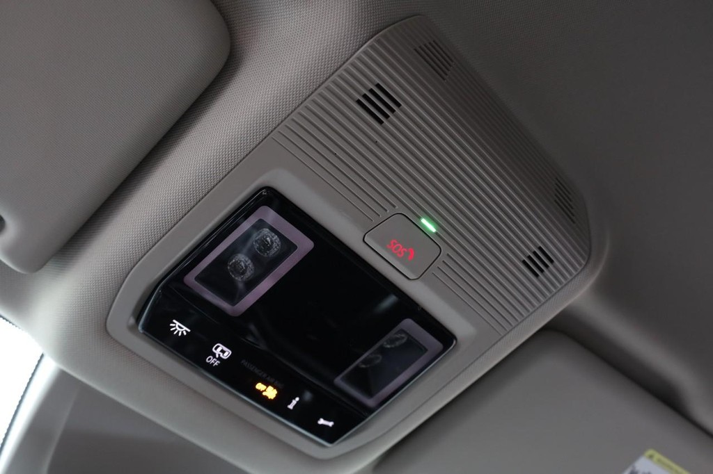 Volkswagen Atlas Vehicle Full-screen Gallery Image 18