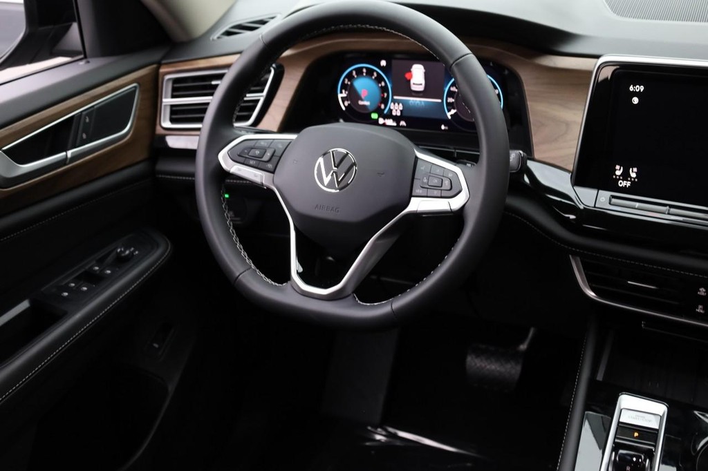 Volkswagen Atlas Vehicle Full-screen Gallery Image 25