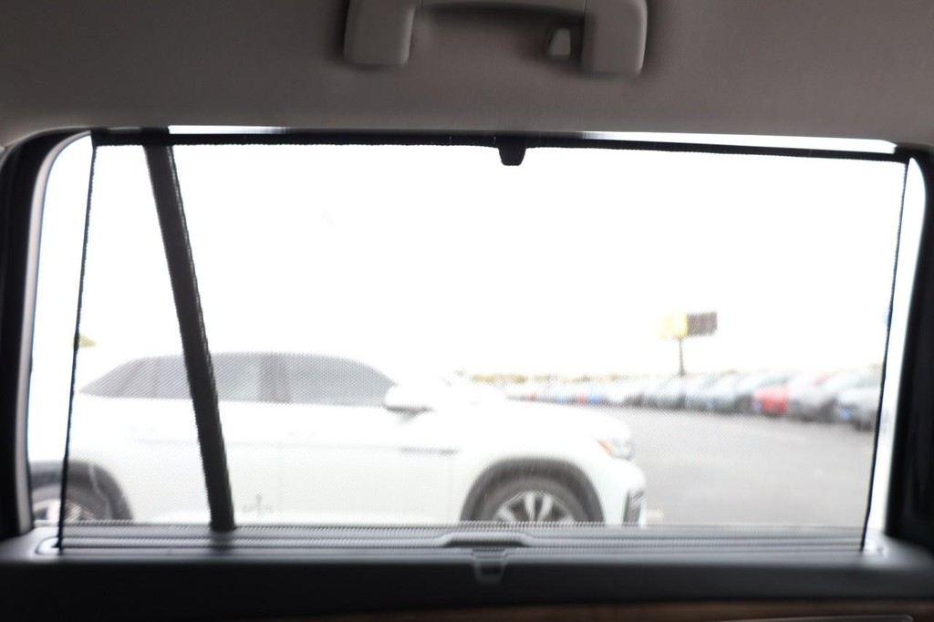 Volkswagen Atlas Vehicle Full-screen Gallery Image 26