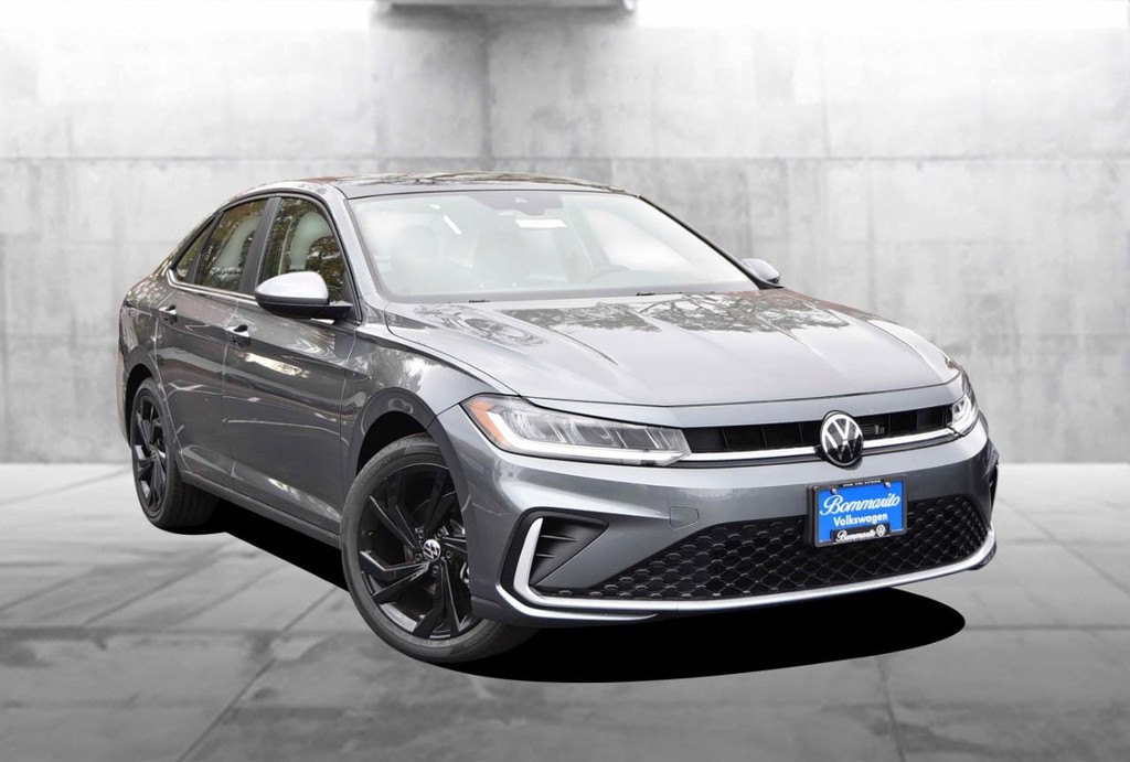 Volkswagen Jetta Vehicle Full-screen Gallery Image 2