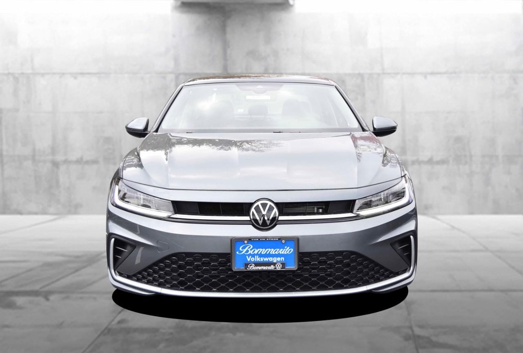 Volkswagen Jetta Vehicle Full-screen Gallery Image 4