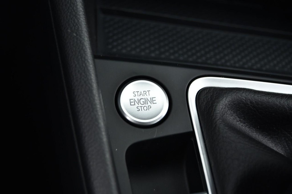 Volkswagen Jetta Vehicle Full-screen Gallery Image 17