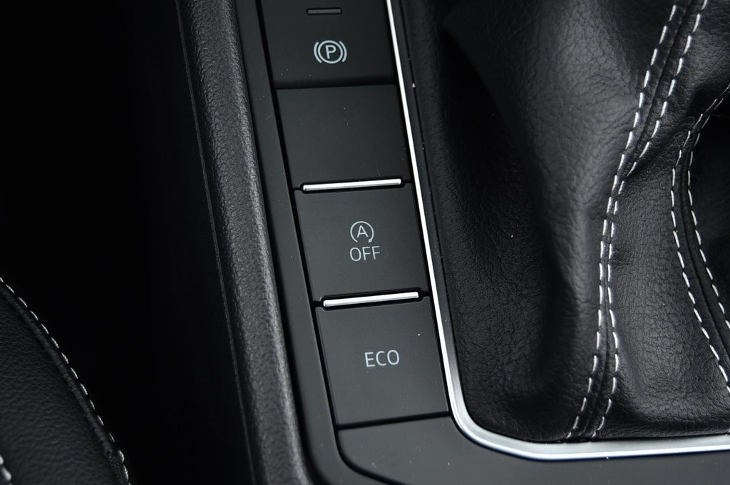 Volkswagen Jetta Vehicle Full-screen Gallery Image 18