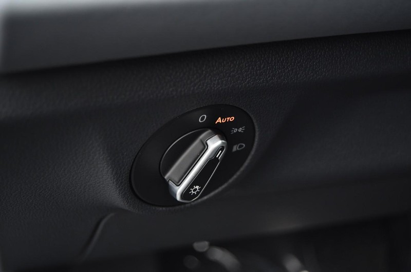 Volkswagen Jetta Vehicle Image 11