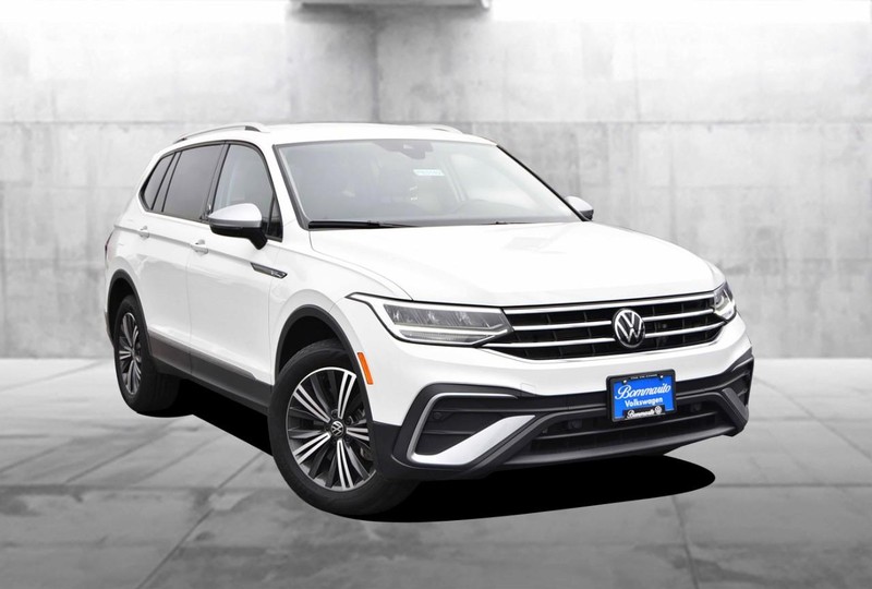 Volkswagen Tiguan Vehicle Full-screen Gallery Image 2