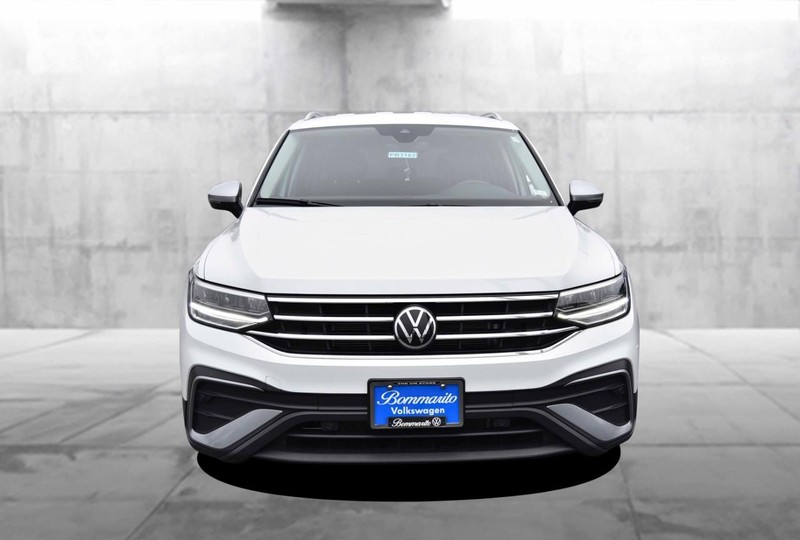 Volkswagen Tiguan Vehicle Full-screen Gallery Image 4