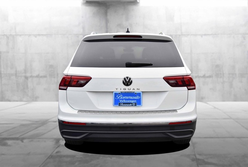 Volkswagen Tiguan Vehicle Full-screen Gallery Image 6