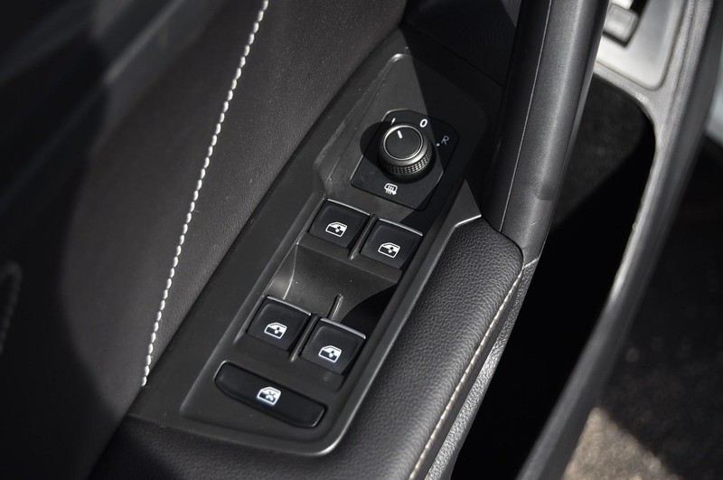 Volkswagen Tiguan Vehicle Image 08
