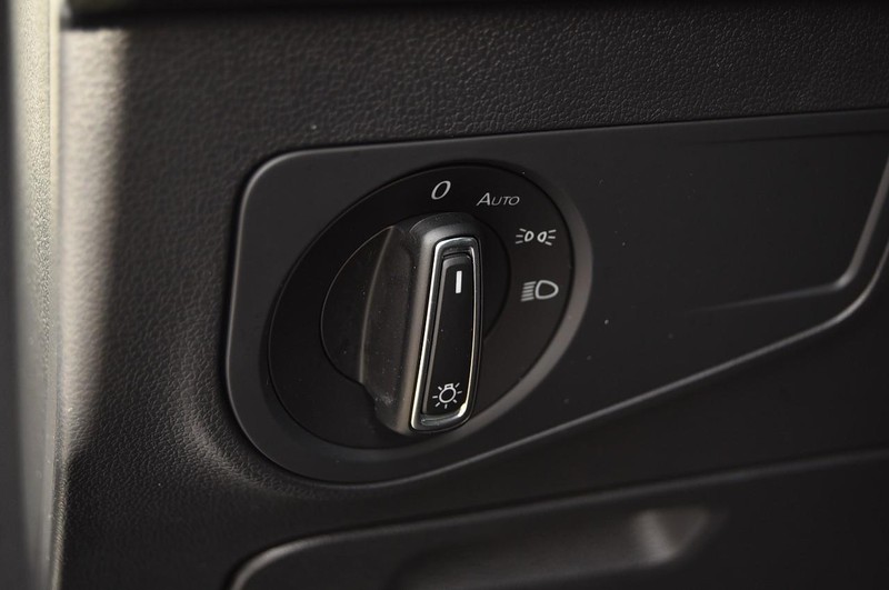 Volkswagen Tiguan Vehicle Image 11